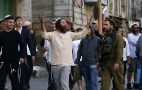حمله شهرک‌نشینان به منازل فلسطینی‌ها در الخلیل و زخمی شدن نوزاد فلسطینی + عکس