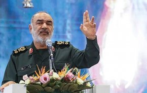 سردار سلامی: مردم به سیاست‌های تجاوزکارانه دشمن تیر خلاص زدند/امتی که امام خود را گم کند محکوم به هلاکت است