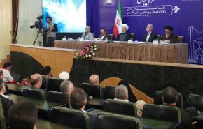 روحانی: حضور همیشگی مردم در صحنه حماسه بزرگی است که دنیا را تکان می دهد