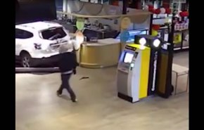 بالفيديو...محاولة سرقة صراف آلي فاشلة
