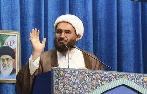 خطيب جمعة طهران: اميركا منهكة مثل الاسد العجوز