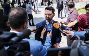 وزیر ارتباطات: حمله بزرگ سازمان‌ یافته سایبری به زیرساخت‌های دولت الکترونیک مهار شد/ آمریکایی ها یک شب وارد گوشی‌های تلفن همراه مردم ایران شدند و اپلیکیشن‌ها را پاک کردند