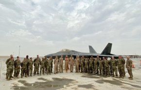 شاهد..إيفانكا تفاجئ جنود بلادها بقطر