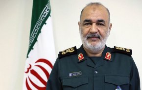 فرمانده کل سپاه وارد بندرماهشهر شد / ‌بازدید سرلشکر سلامی از چند منطقه محروم خوزستان