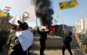 فیلم| جشن اعضا و هواداران حشد الشعبی مقابل سفارت آمریکا با آغاز سال ۲۰۲۰