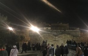 حمله نظامیان رژیم صهیونیستی به نماز گزاران در مسجدالاقصی