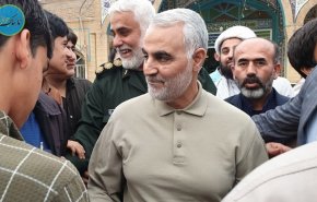 فیلم منتشر نشده ای از سفر شهید سپهبد قاسم سلیمانی به خوزستان در زمان وقوع سیل 