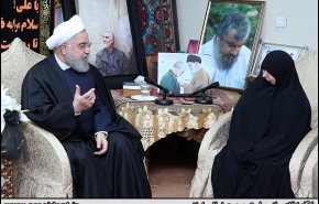 روحانی در منزل سردار شهید سپهبد حاج قاسم سلیمانی