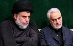حضور مقتدی صدر در منزل سردار شهید سلیمانی + عکس
