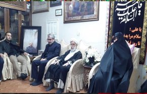 حضور آیت‌الله جنتی و کدخدایی در منزل شهید سلیمانی