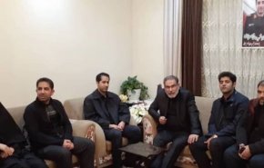 حضور شمخانی در منزل سردار شهید سلیمانی