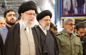عبارتی که رهبر انقلاب در نماز بر پیکر سردار سلیمانی سه بار تکرار کردند