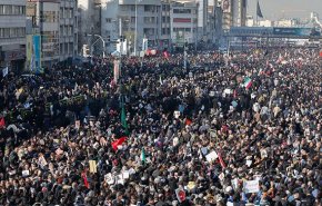 نیویورک‌تایمز: عزاداری برای ژنرال سلیمانی نمایانگر محبوبیت بیش از حد وی بود/ ترور سلیمانی، مردم ایران را متحد کرد
