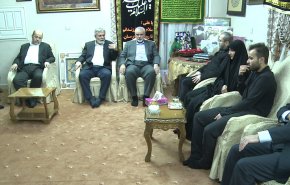 دیدار «اسماعیل هنیه» و «زیاد نخاله» با خانواده شهید سلیمانی