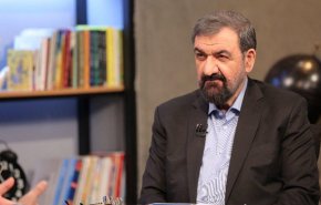 محسن رضایی: با انگشت‌های روی ماشه اوضاع را رصد می کنیم
