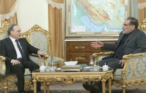 شمخانی: خروج آمریکا از منطقه باید در اولویت قرار گیرد