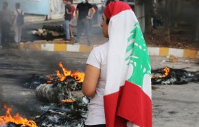 معترضان ۲ پل ارتباطی در مرکز بیروت را مسدود کردند