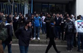 دانشجویان چندین مرکز دولتی لبنان را تعطیل کردند