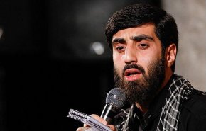 فیلم مداحی و شعرخوانی سیدرضا نریمانی پیش از آغاز خطبه های رهبرانقلاب + متن