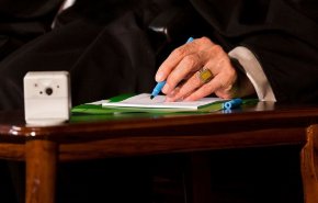 پیام رهبر انقلاب به آیت الله سیستانی در پی عارضه جسمانی ایشان