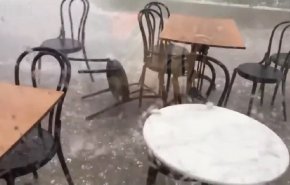 شاهد.. حبات البرد بحجم 