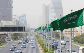 شاهد.. سعودية تستنجد لتخليصها من يد 3 اشخاص اختطفوها