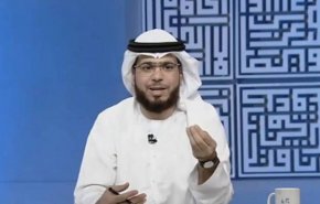 شاهد داعية اماراتي 'يتحرش' على الهواء!