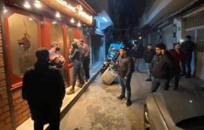 بالفيديو… محتجون يلاحقون النائب وليد جنبلاط إلى أمام أحد المطاعم