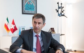 سفیر سوئیس: امروز ۱۸۰ هزار بسته از داروهای مورد نیاز برای پیوند اعضا وارد ایران شد
