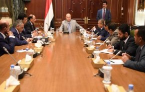 مسؤولون بحكومة هادي محط سخرية اليمنيين..شاهد كيف حدث ذلك!