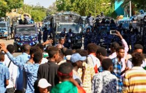 مردم سودان برای اصلاح مسیر انقلاب تظاهرات می‌کنند