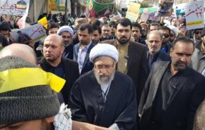 آیت‌الله آملی لاریجانی: انقلاب اسلامی در مسیر آرمان‌ها باصلابت به‌پیش می‌رود
