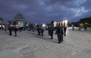 حمله نظامیان صهیونیست به نمازگزاران پس از نماز صبح