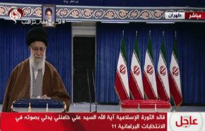 رهبر معظم انقلاب رای خود را در صندوق انداختند