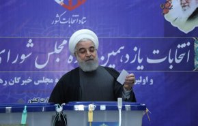 روحانی رای خود را به صندوق ریخت