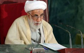 آیت‌الله جنتی رای خود را به صندوق انداخت