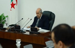 الرئيس الجزائري يترأس اجتماعا لمجلس الوزراء
