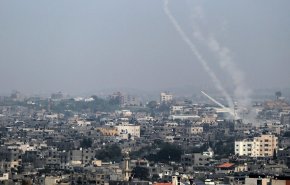 وحشت و فرار صهیونیست‌ها به پناهگاه پس از پاسخ راکتی مقاومت فلسطین
