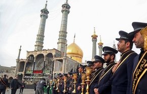 نمازهای جماعت و مراسمات مذهبی حرم حضرت معصومه (س) در قم تعطیل شد / ایجاد نرده‌های حائل اطراف ضریح