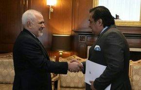 سفیر جدید پاکستان رونوشت استوارنامه خود را تقدیم ظریف کرد
