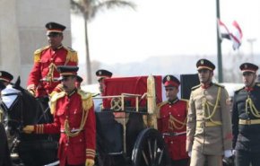 مصري ينتحر بعد مشاهدة جنازة مبارك!
