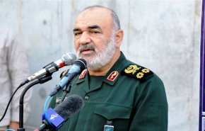 سرلشکر سلامی: حاج قاسم ۴۱ سال مدام در ‌جهاد بود / امروز درگیر یک نبرد بیولوژیک هستیم / در ‌افزایش قیمت بنزین ‌دشمن ‌‌به دنبال نبرد خیابانی بود