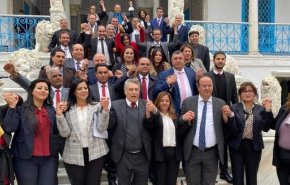 استقالة 11 نائبا من كتلة حزب 