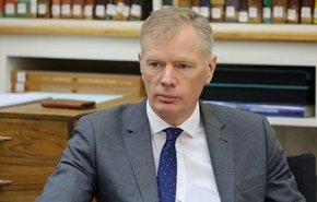السفير البريطاني: الأطباء الايرانيون يحاولون بمهارة مواجهة كورونا