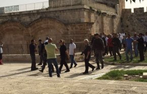 هجوم شهرک نشینان صهیونیست به محوطه مسجدالاقصی 