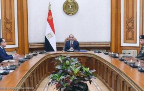 السيسي يجتمع مع رئيس الحكومة بحضور وزراء ورئيس المخابرات