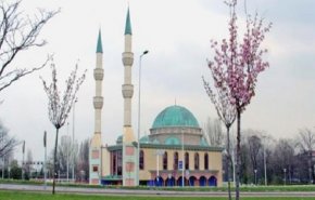 لأول مرة.. رفع الأذان بمكبرات الصوت في 
