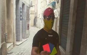 حكم تونسي يخوض مباراة من نوع خاص لمنع انتشار فيروس كورونا