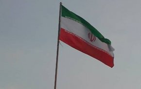 قدردانی جوانان ونزوئلایی از تهران با برافراشتن پرچم جمهوری اسلامی ایران
