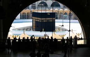 تعلیق حج عمره ادامه دارد